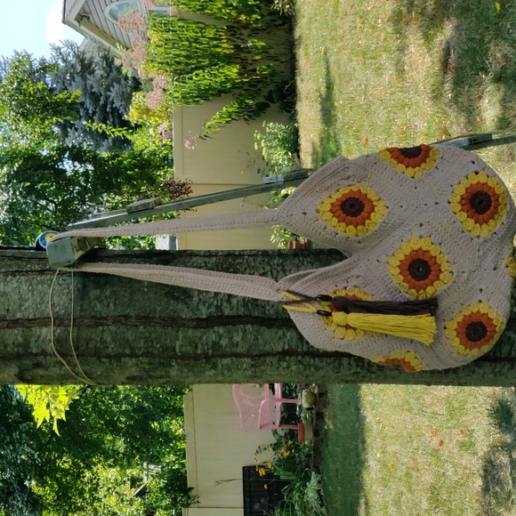 Handmade Crochet sunflower design Shoulder Bag - Picture 5 of 17